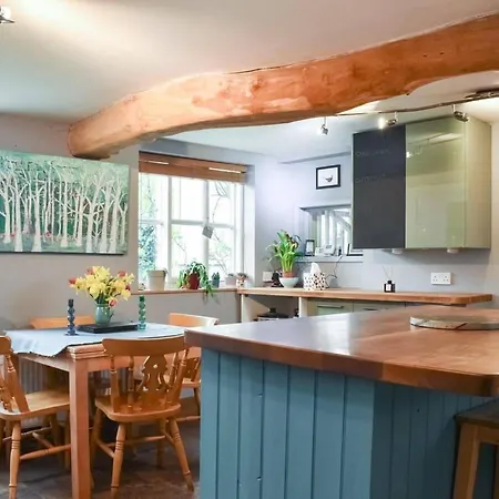 Four Bed Large Garden Dog Friendly Tatil Evi Pickering