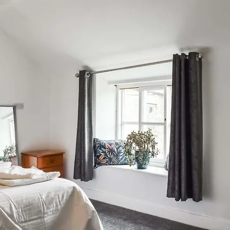Four Bed Large Garden Dog Friendly Tatil Evi Pickering